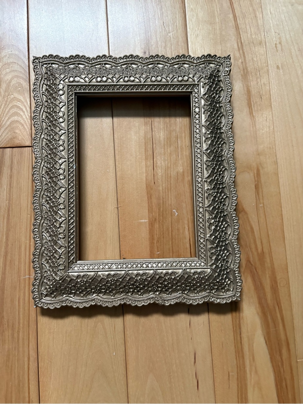 Ornate Decorative Picture Frame - Gold